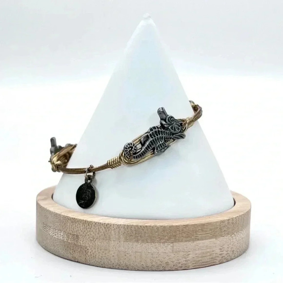 BOURBON AND BOWTIES 3 PEWTER  SEAHORSE WIRE BRACELET - Picture 1 of 9